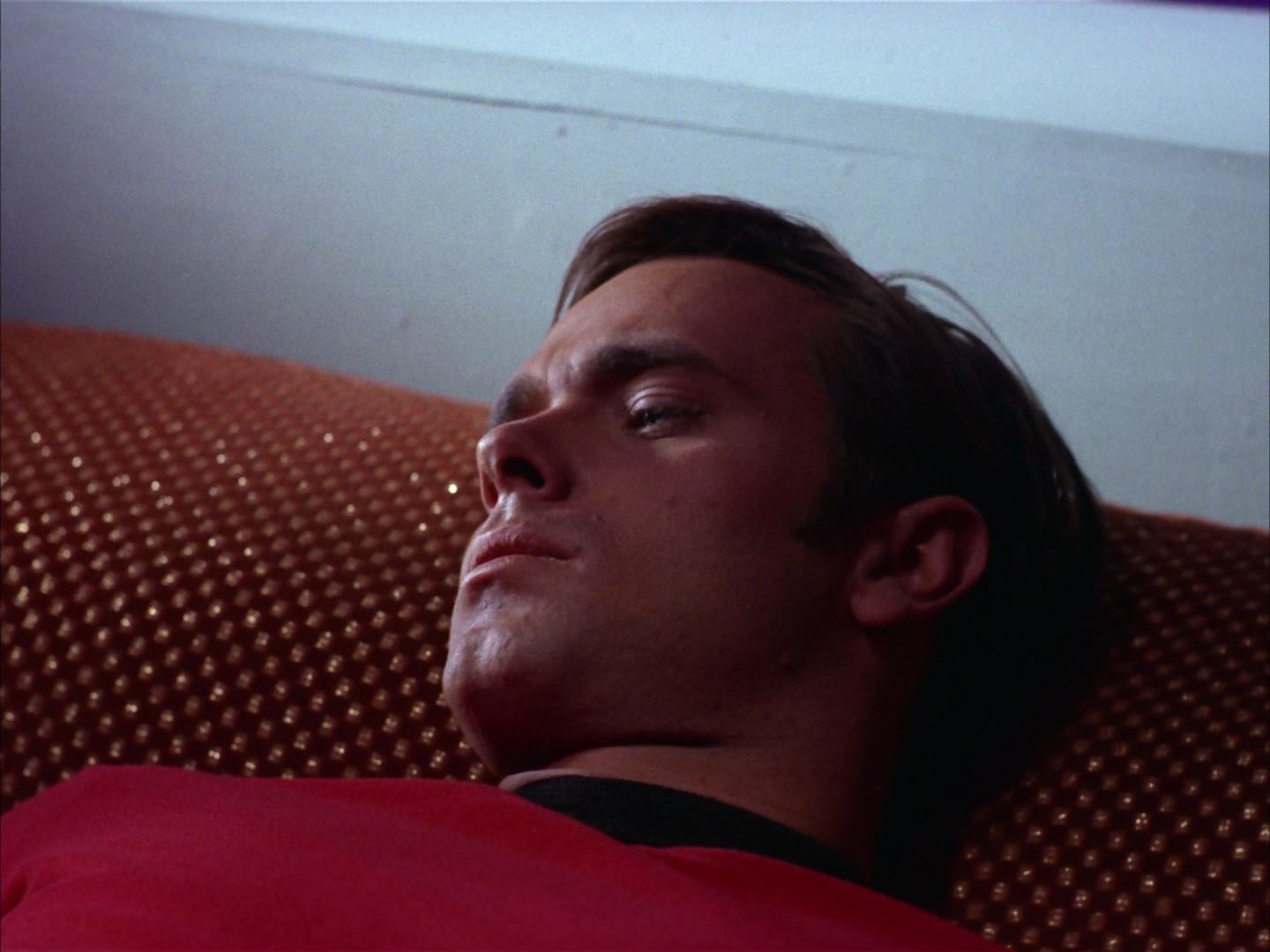 ariane179254_StarTrek_2x13_Obsession_2076.jpg