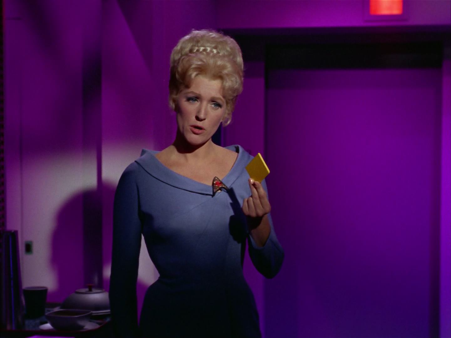 ariane179254_StarTrek_2x13_Obsession_2082.jpg