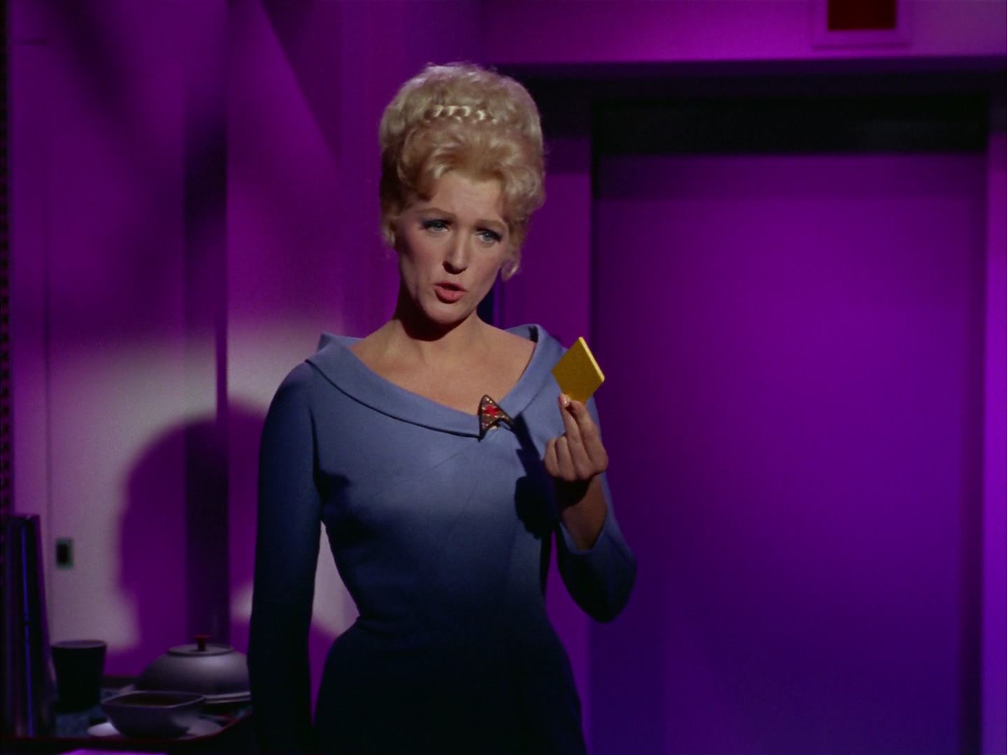 ariane179254_StarTrek_2x13_Obsession_2084.jpg