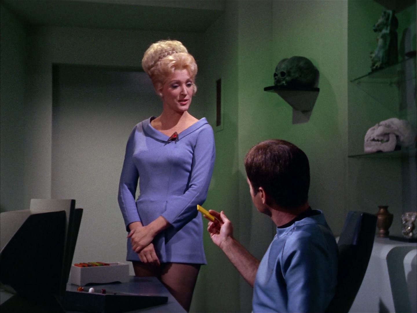 ariane179254_StarTrek_2x13_Obsession_2121.jpg