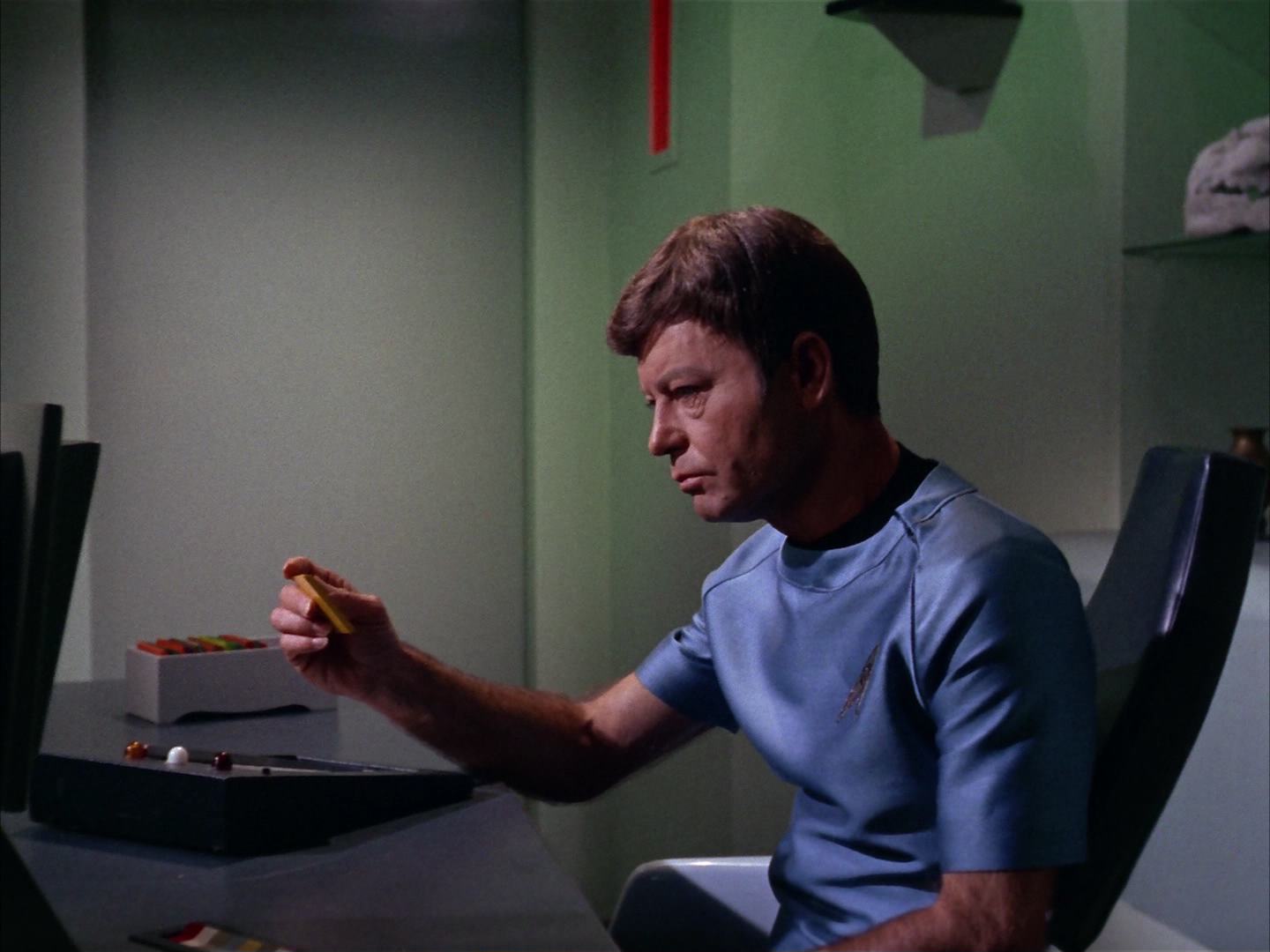 ariane179254_StarTrek_2x13_Obsession_2126.jpg