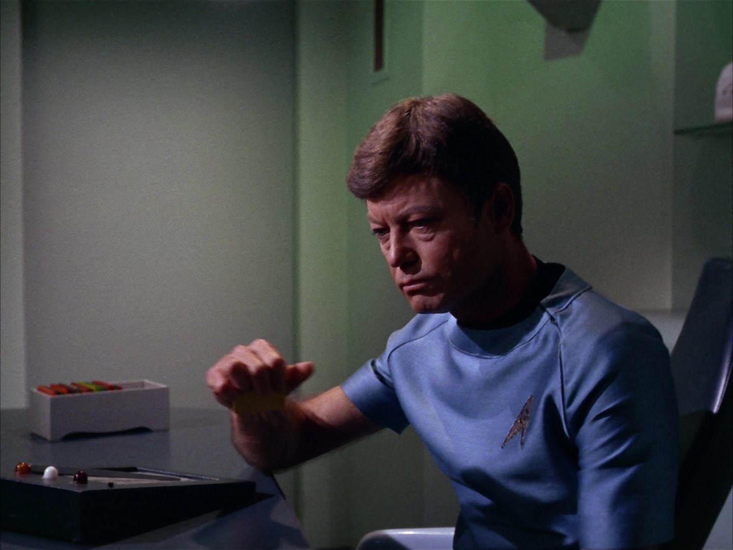 ariane179254_StarTrek_2x13_Obsession_2128.jpg