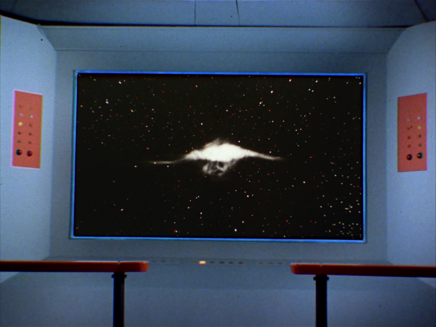 ariane179254_StarTrek_2x13_Obsession_2130.jpg