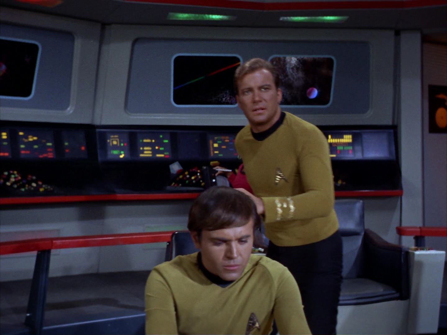 ariane179254_StarTrek_2x13_Obsession_2138.jpg