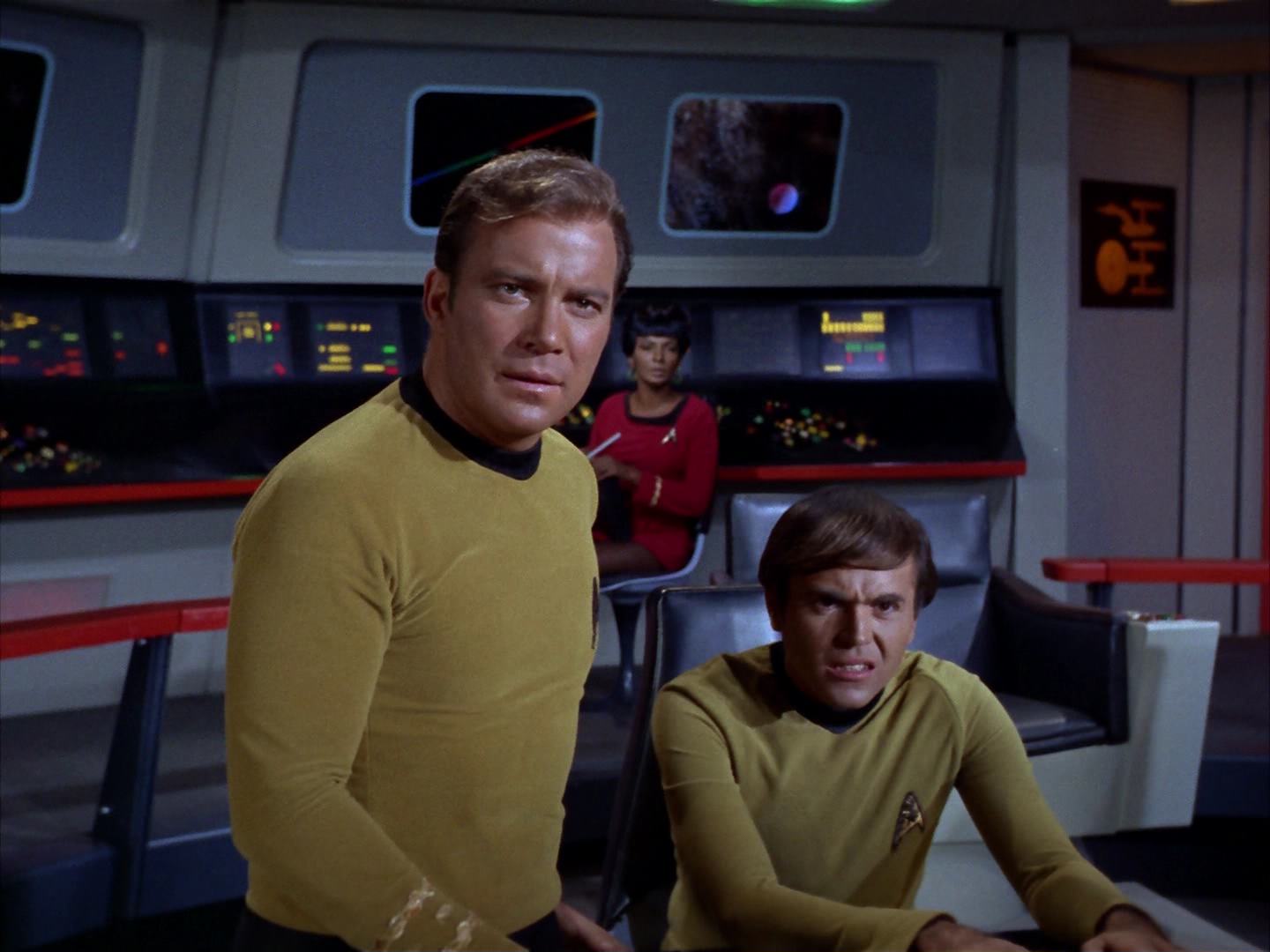 ariane179254_StarTrek_2x13_Obsession_2145.jpg