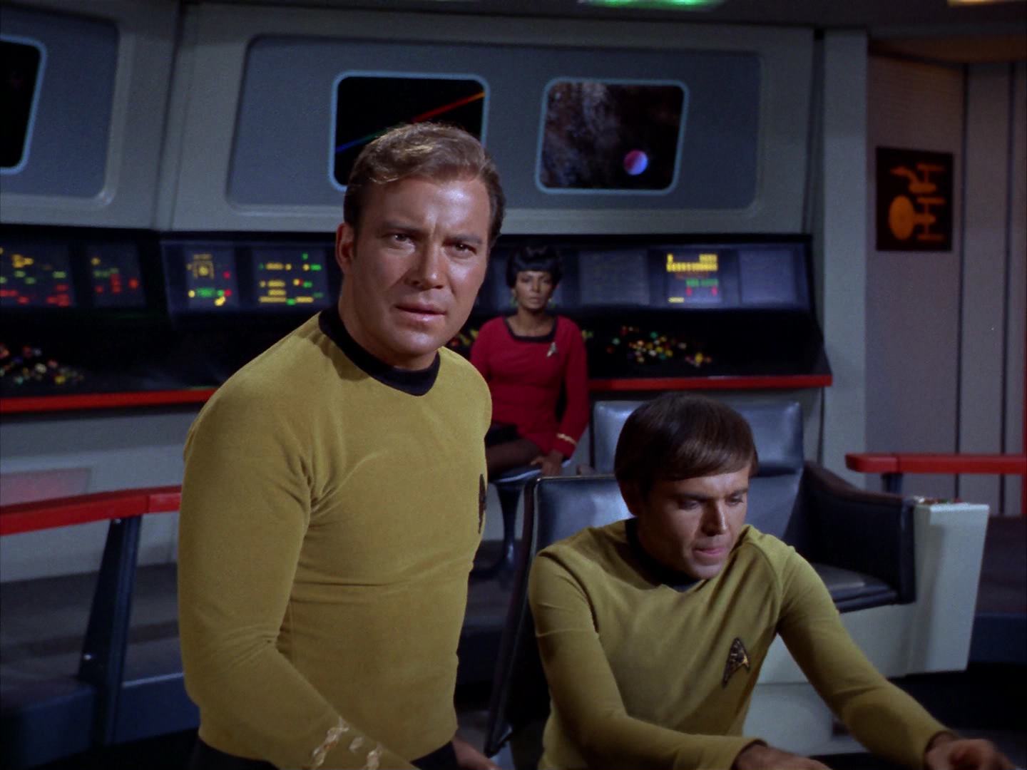 ariane179254_StarTrek_2x13_Obsession_2153.jpg