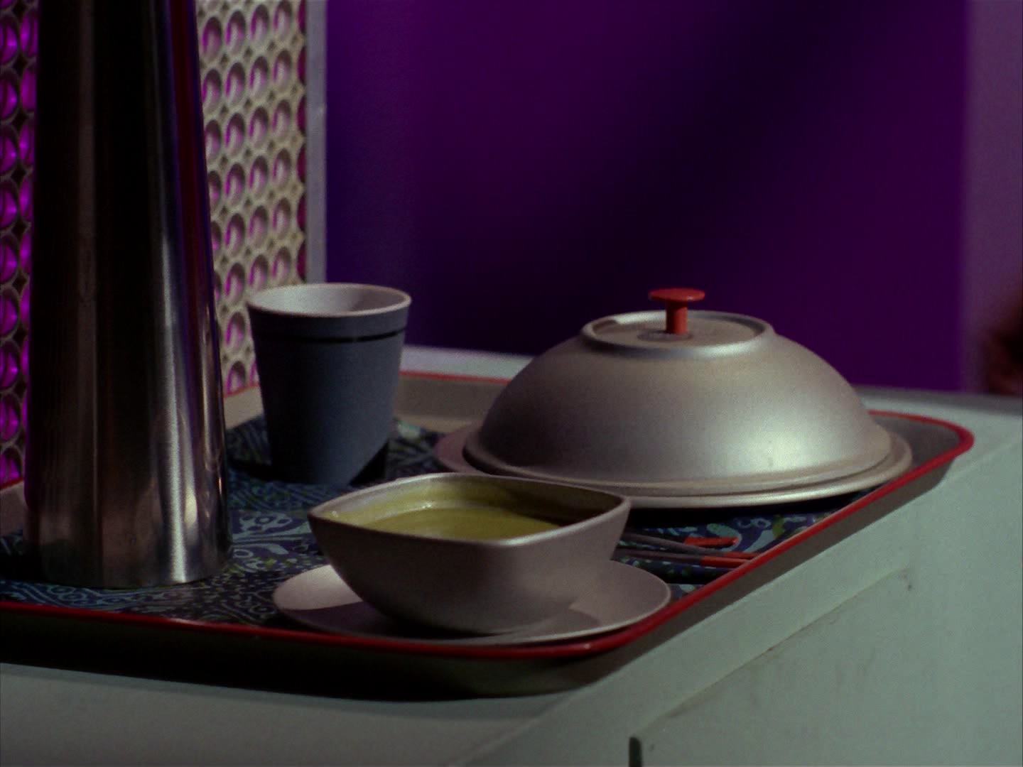 ariane179254_StarTrek_2x13_Obsession_2156.jpg