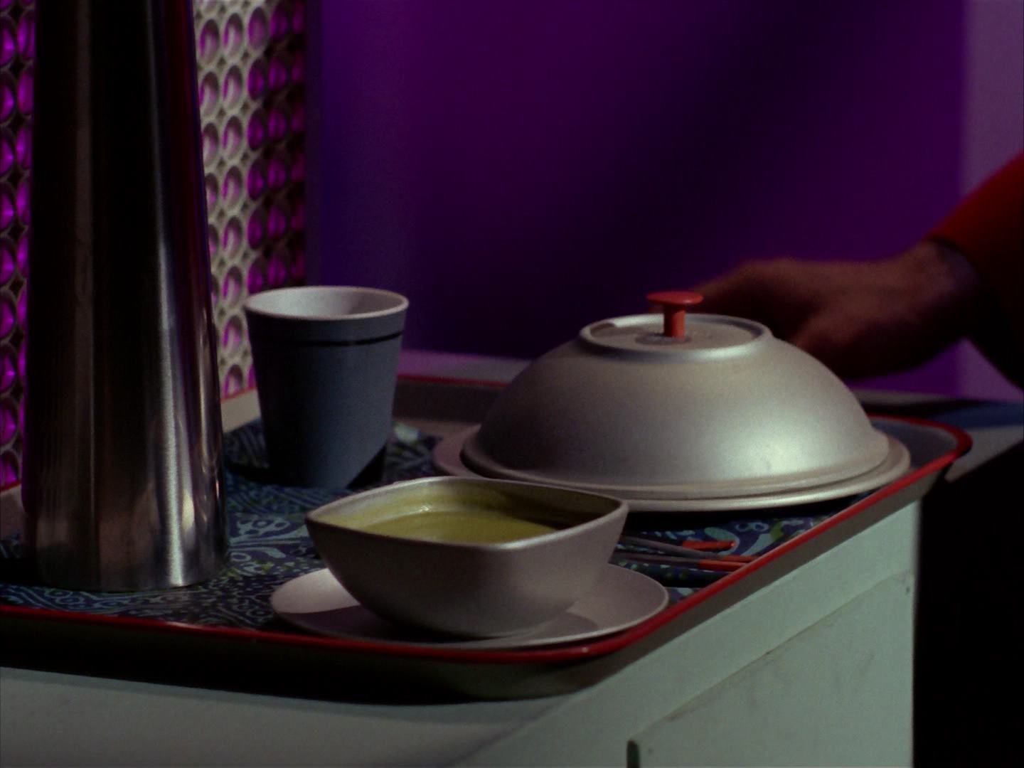 ariane179254_StarTrek_2x13_Obsession_2158.jpg