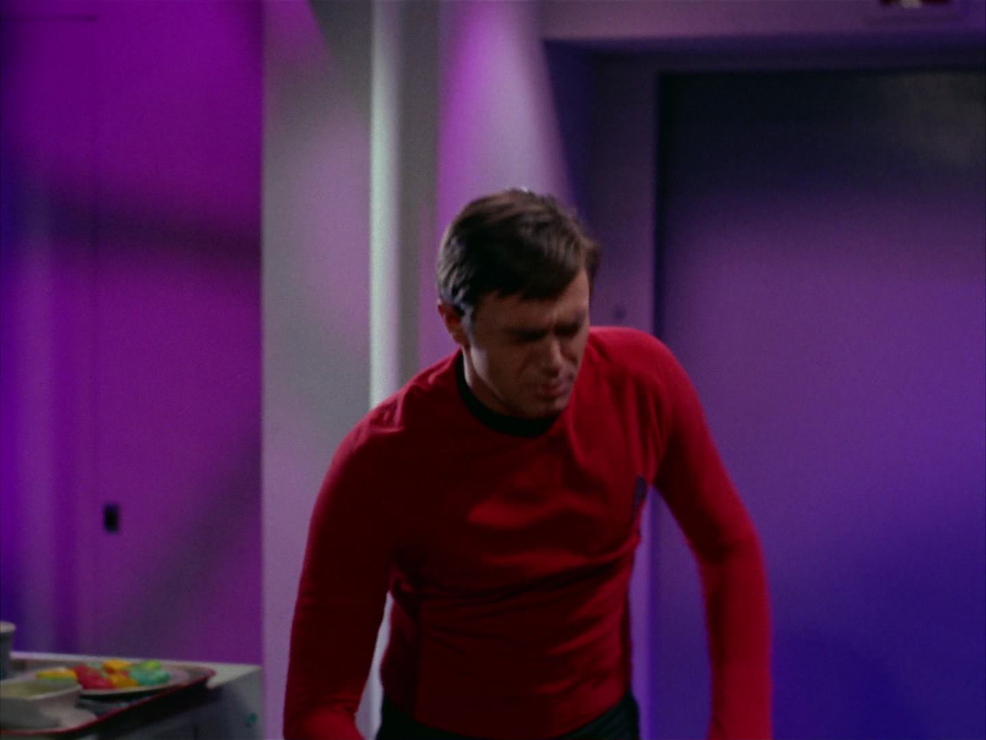 ariane179254_StarTrek_2x13_Obsession_2170.jpg