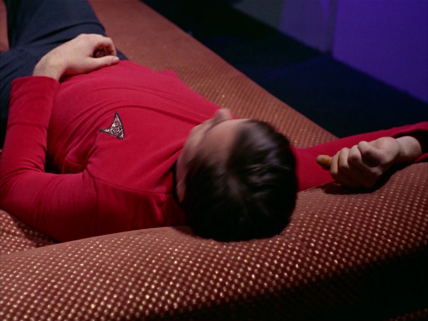 ariane179254_StarTrek_2x13_Obsession_2176.jpg