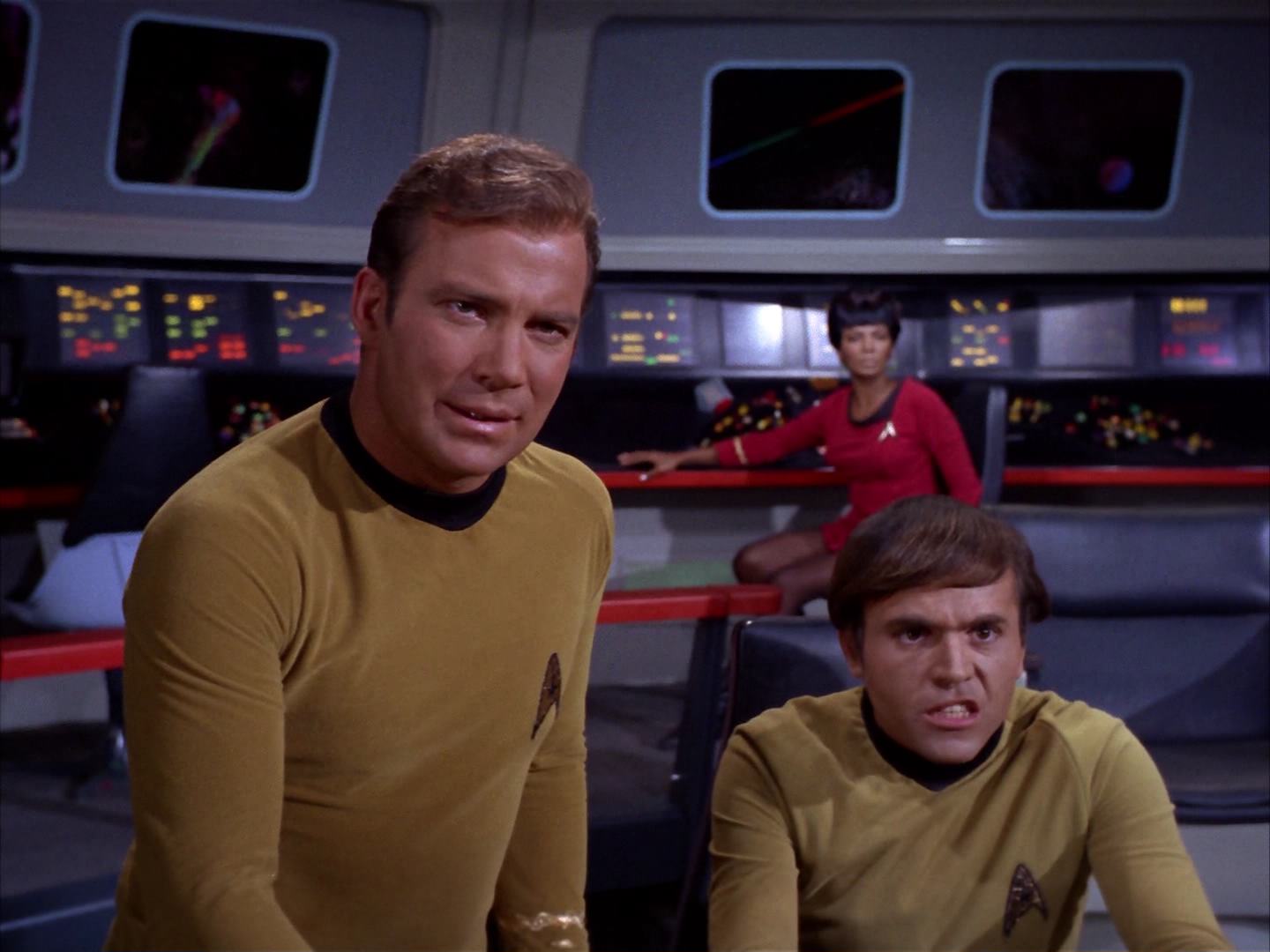 ariane179254_StarTrek_2x13_Obsession_2194.jpg