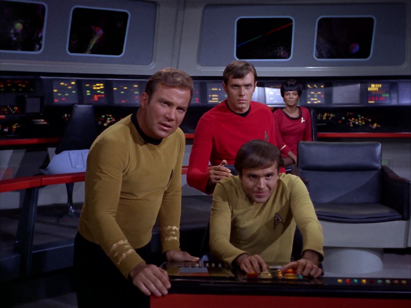 ariane179254_StarTrek_2x13_Obsession_2239.jpg