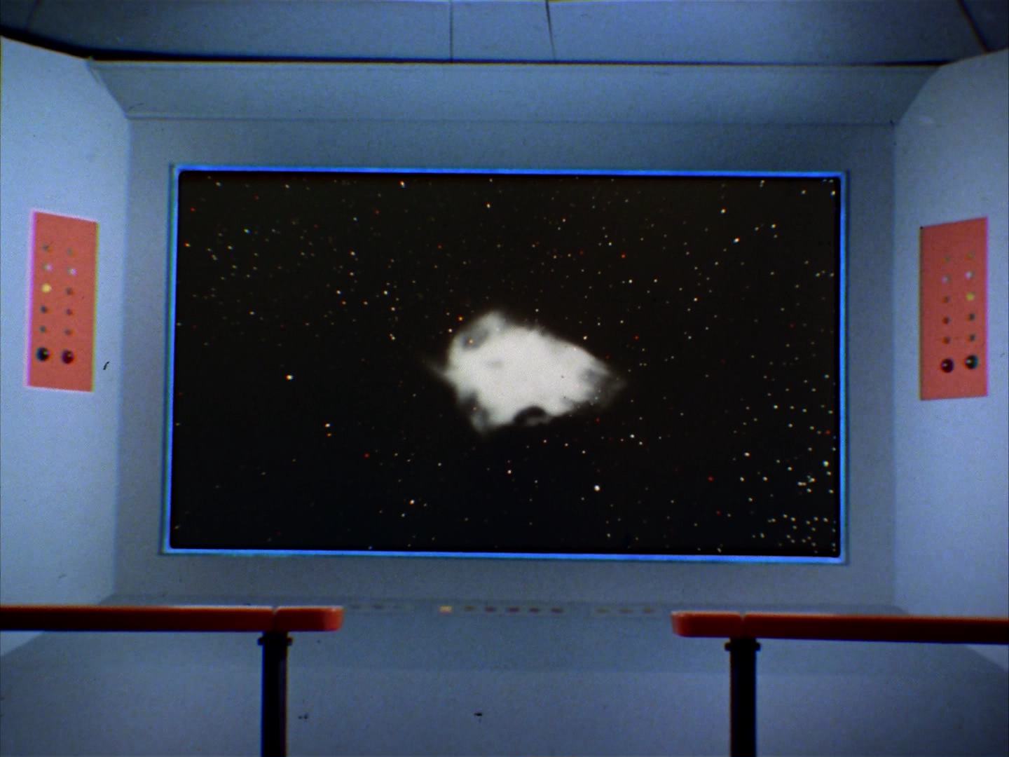 ariane179254_StarTrek_2x13_Obsession_2249.jpg
