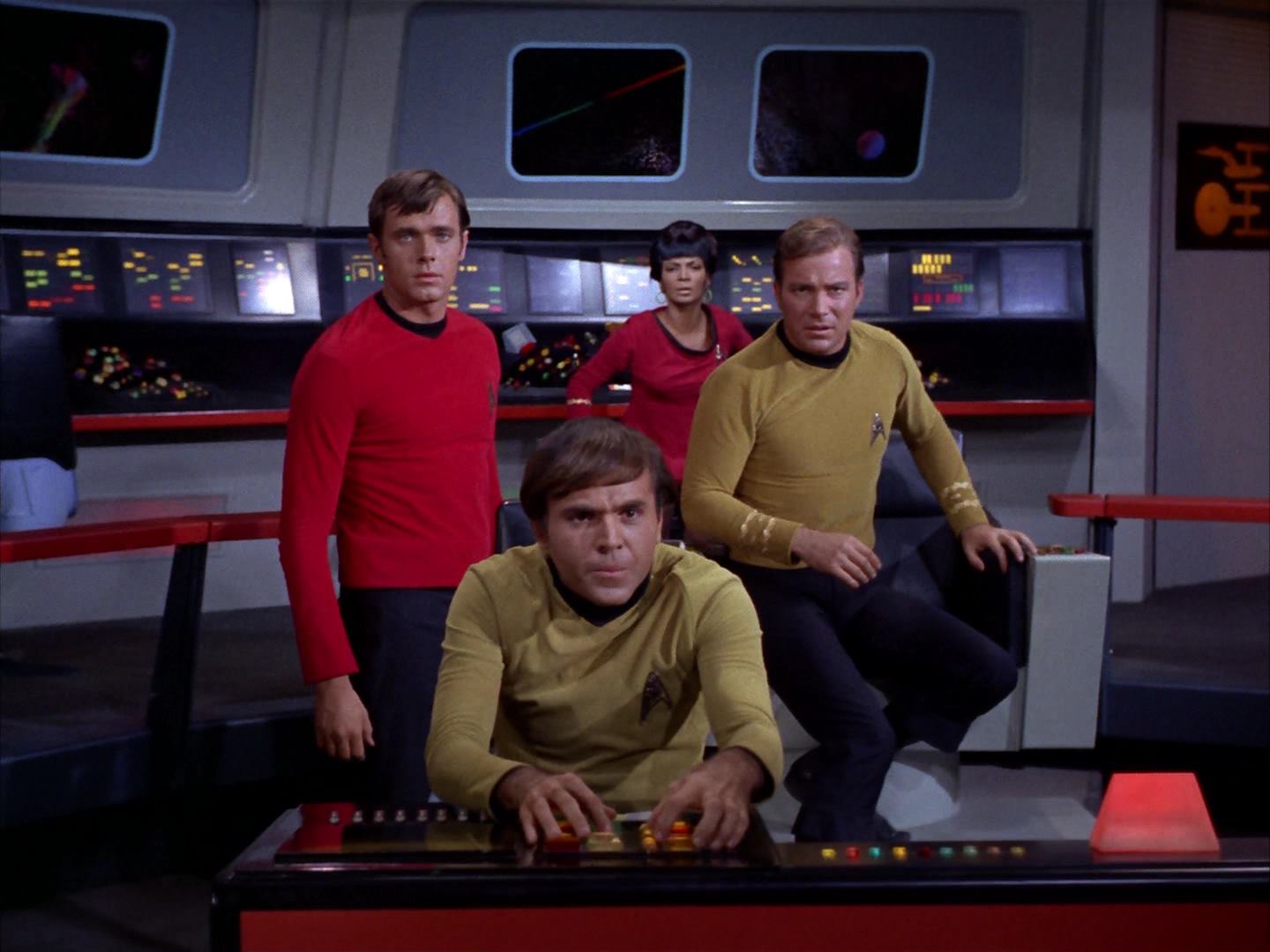 ariane179254_StarTrek_2x13_Obsession_2258.jpg