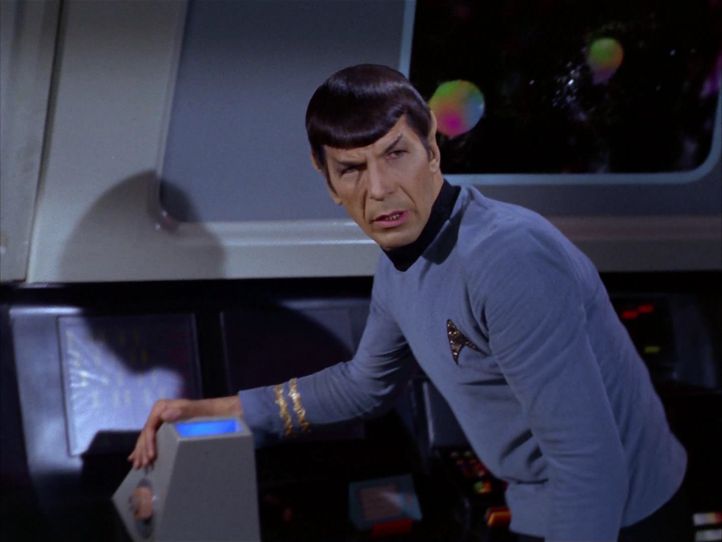 ariane179254_StarTrek_2x13_Obsession_2262.jpg