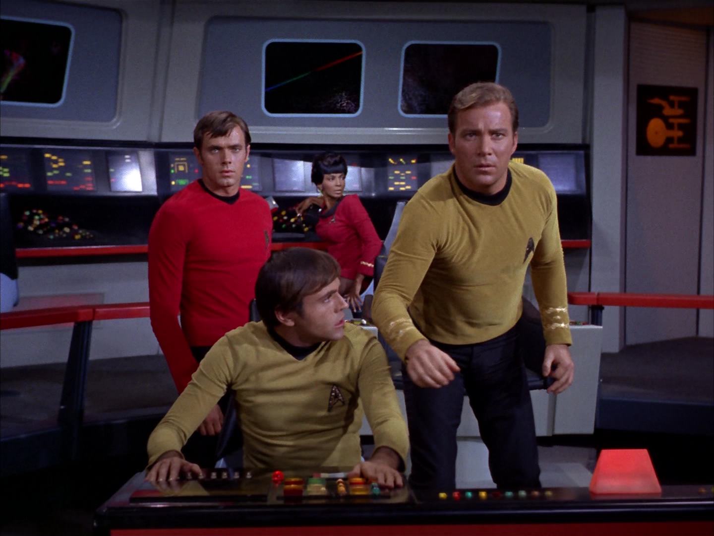 ariane179254_StarTrek_2x13_Obsession_2291.jpg