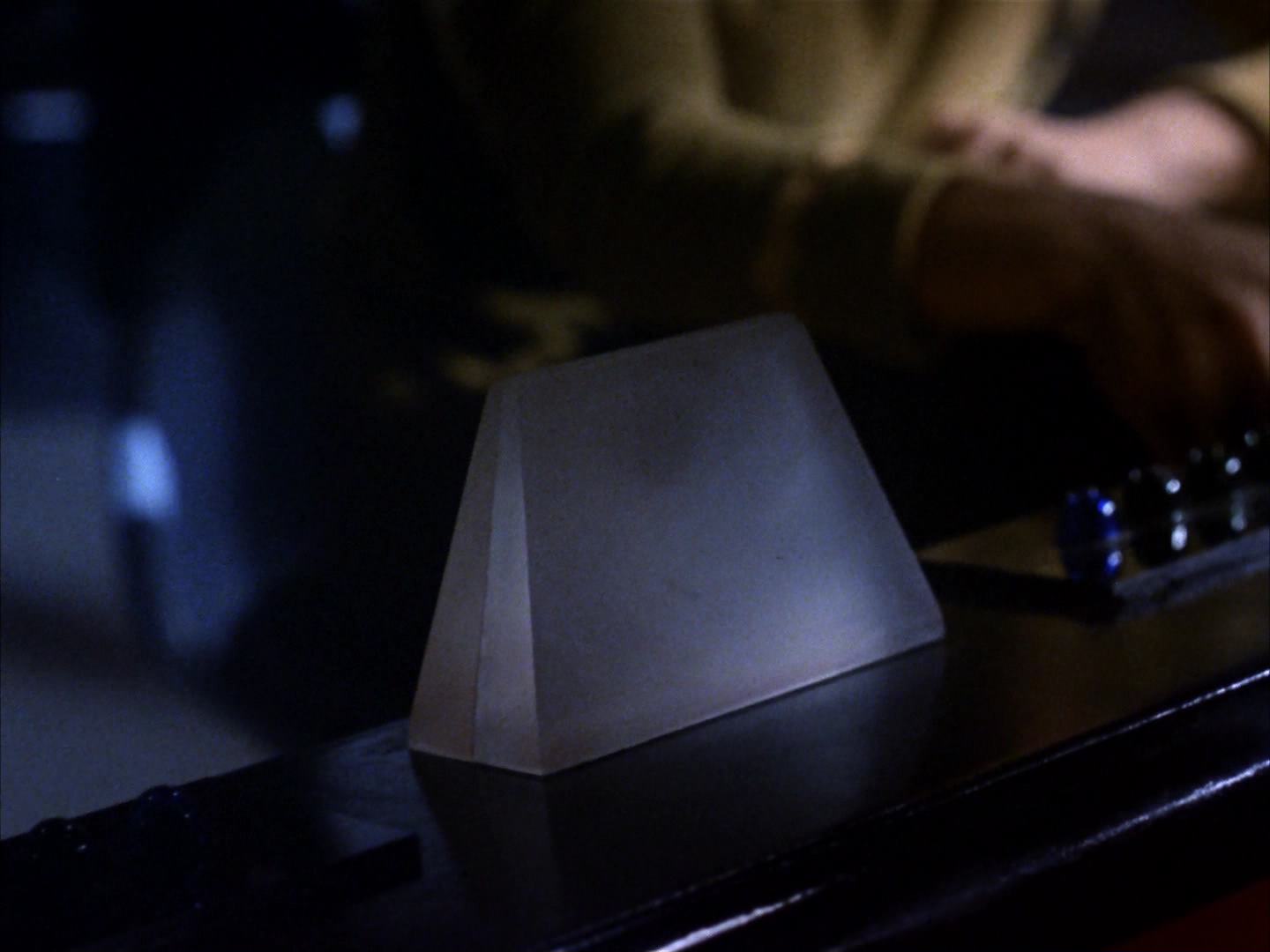 ariane179254_StarTrek_2x13_Obsession_2300.jpg
