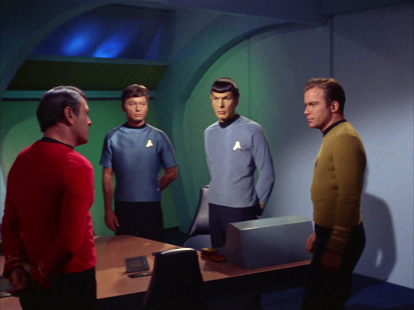 ariane179254_StarTrek_2x13_Obsession_2307.jpg