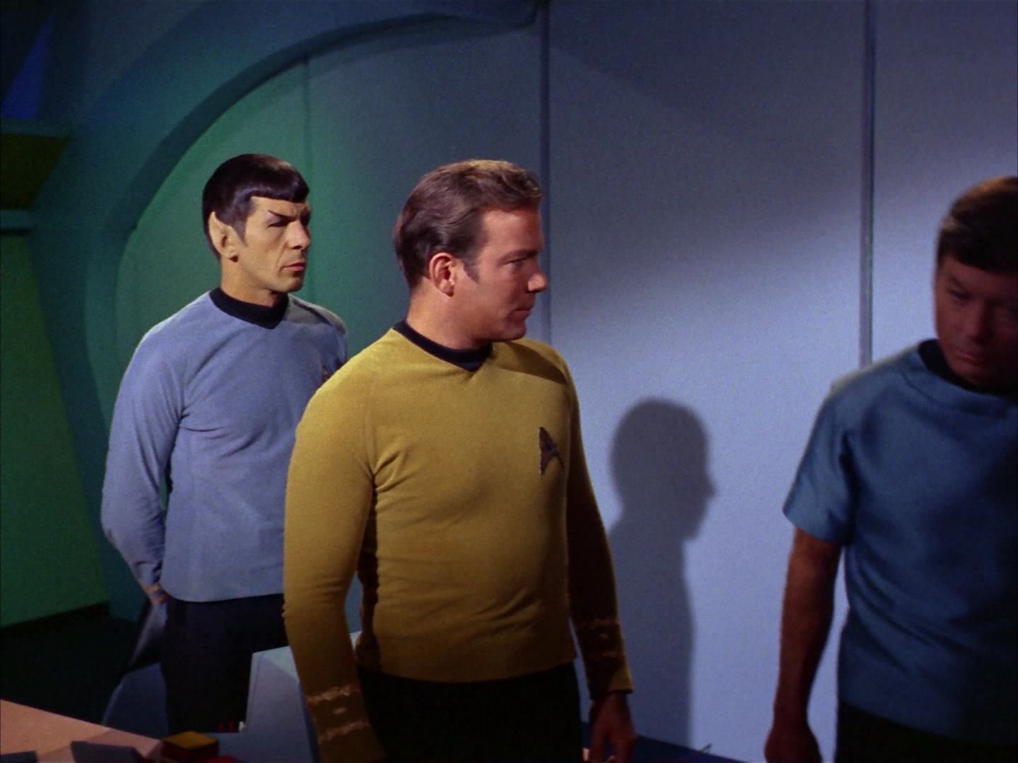 ariane179254_StarTrek_2x13_Obsession_2391.jpg
