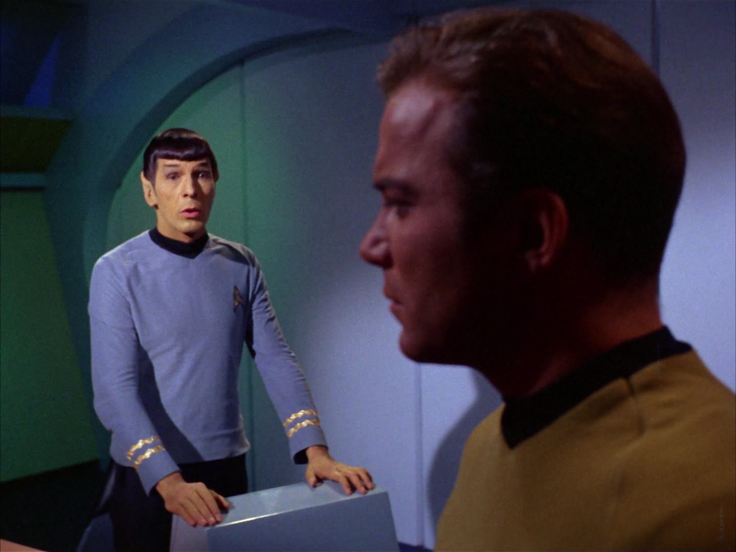 ariane179254_StarTrek_2x13_Obsession_2430.jpg