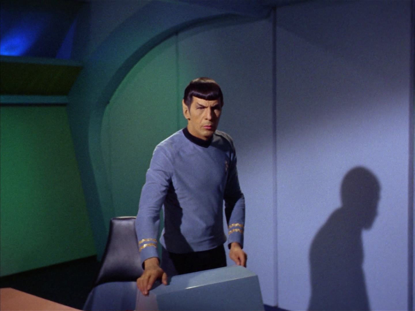 ariane179254_StarTrek_2x13_Obsession_2440.jpg