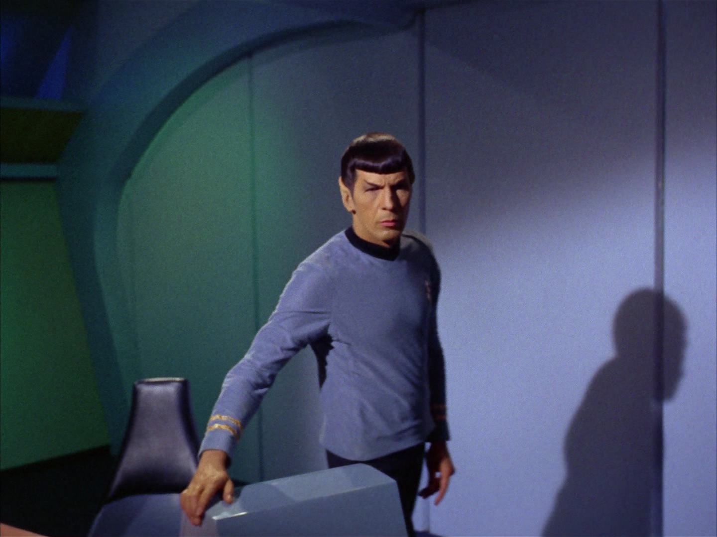 ariane179254_StarTrek_2x13_Obsession_2441.jpg