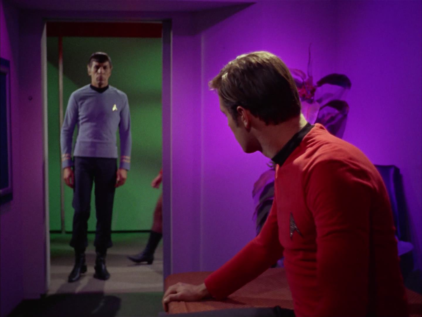 ariane179254_StarTrek_2x13_Obsession_2453.jpg
