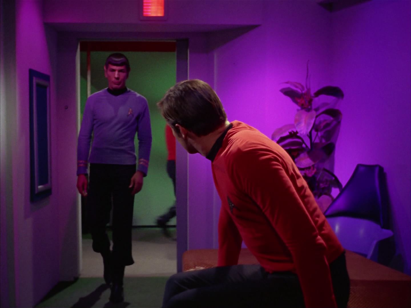 ariane179254_StarTrek_2x13_Obsession_2455.jpg