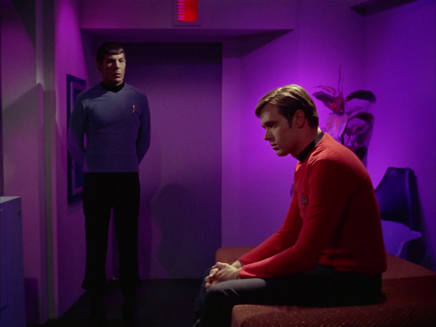 ariane179254_StarTrek_2x13_Obsession_2460.jpg