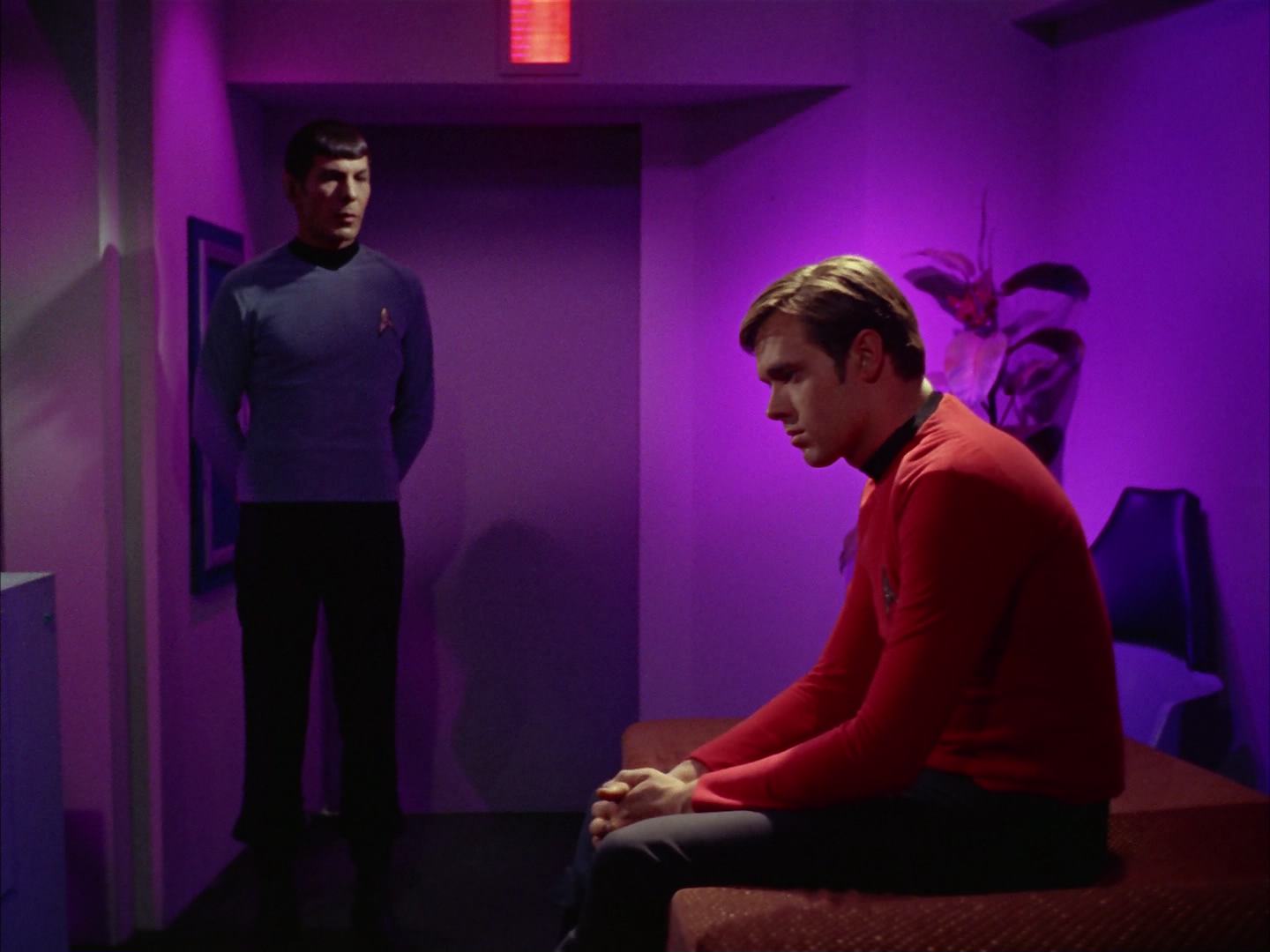 ariane179254_StarTrek_2x13_Obsession_2466.jpg