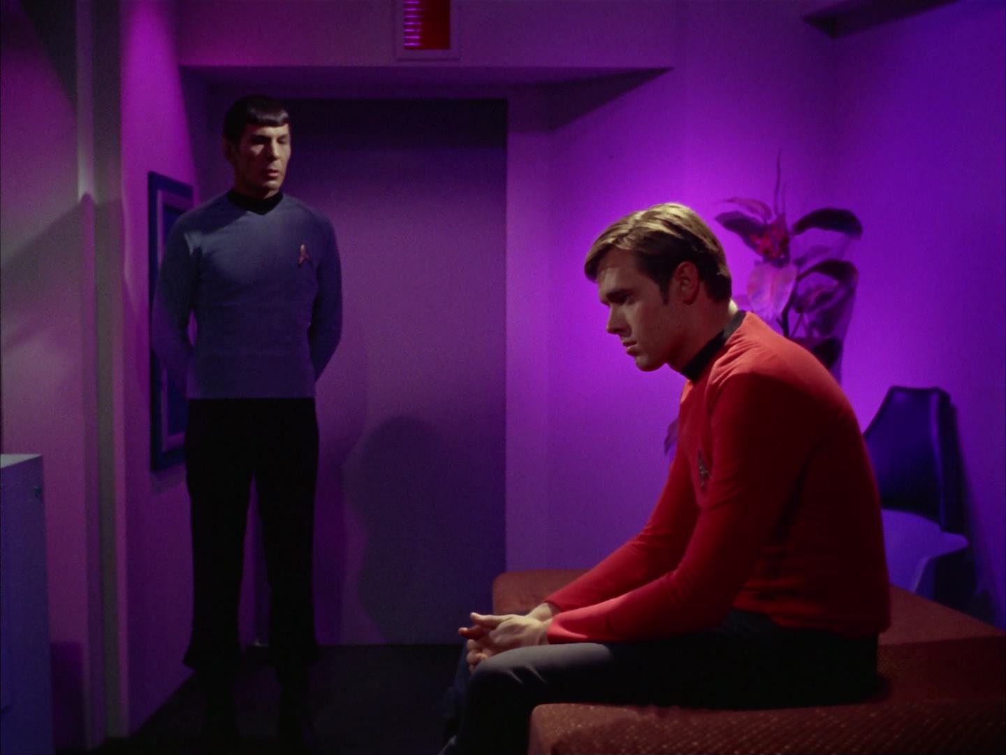 ariane179254_StarTrek_2x13_Obsession_2467.jpg