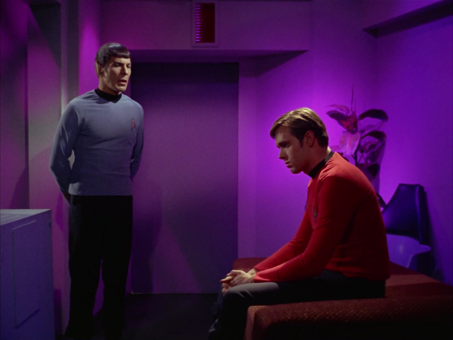 ariane179254_StarTrek_2x13_Obsession_2477.jpg