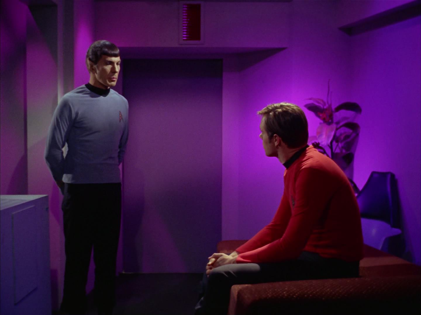 ariane179254_StarTrek_2x13_Obsession_2515.jpg