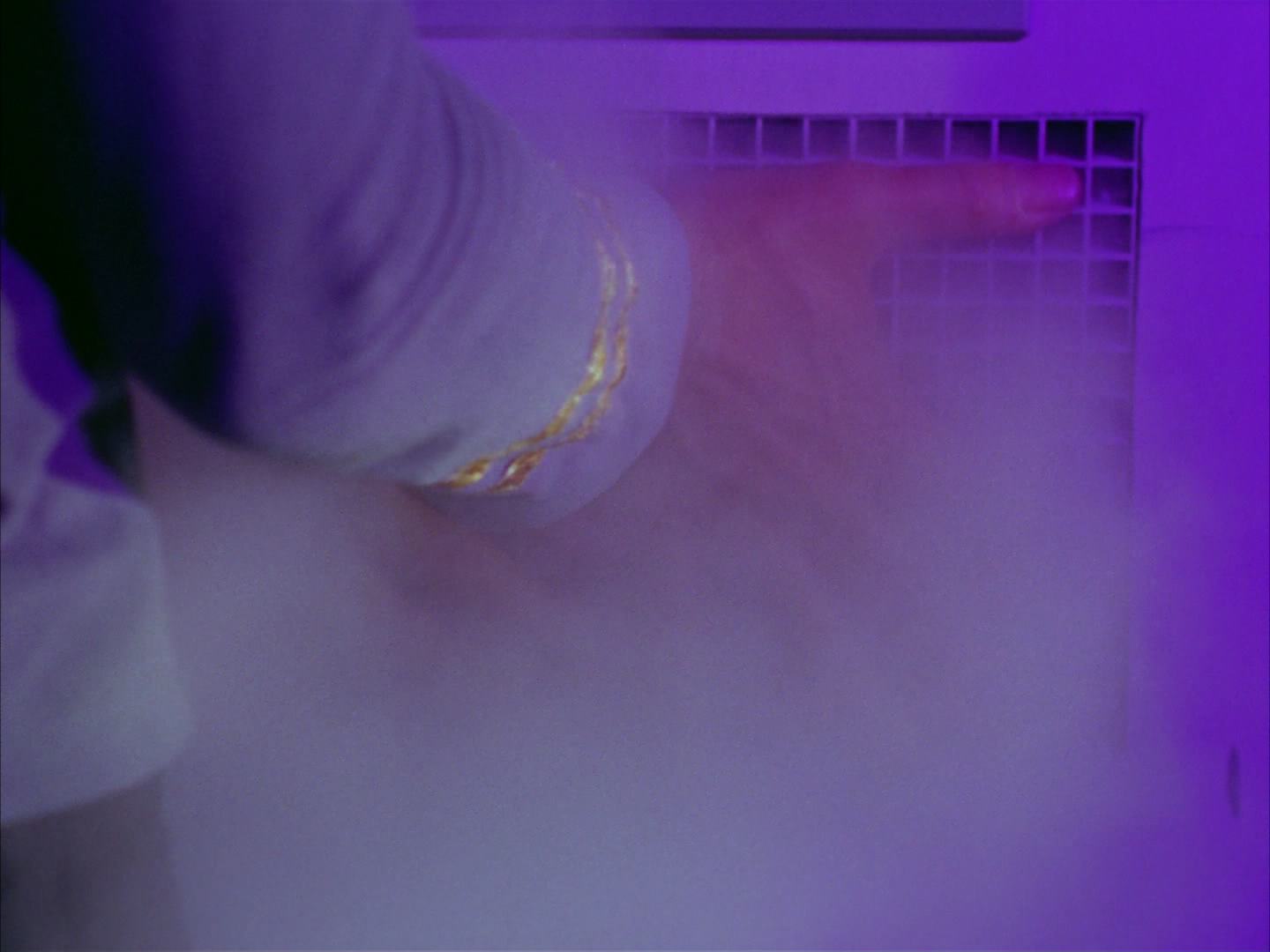 ariane179254_StarTrek_2x13_Obsession_2549.jpg