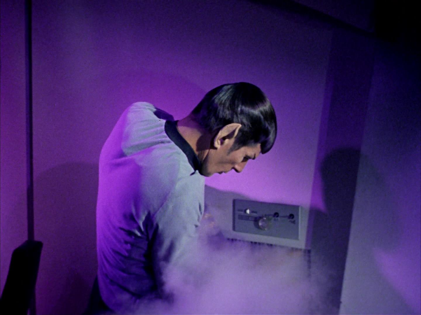 ariane179254_StarTrek_2x13_Obsession_2551.jpg