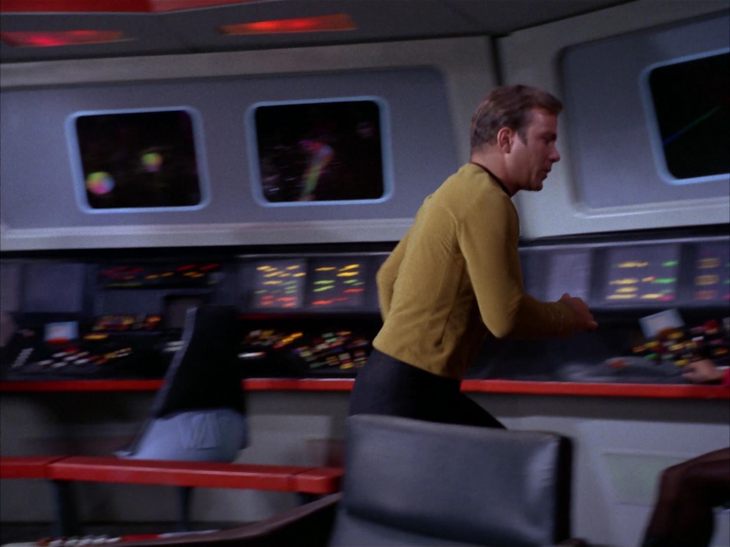ariane179254_StarTrek_2x13_Obsession_2567.jpg