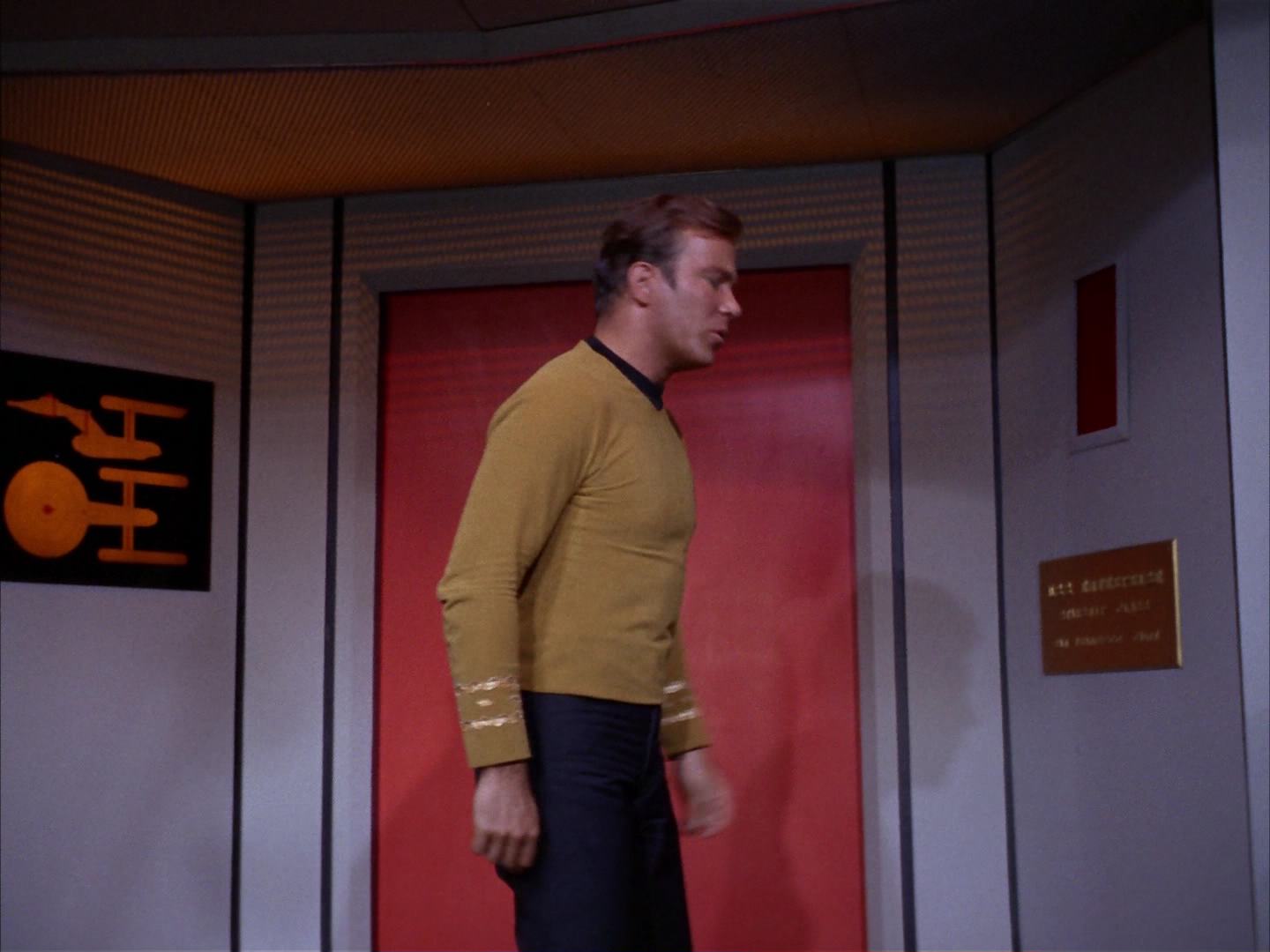 ariane179254_StarTrek_2x13_Obsession_2570.jpg