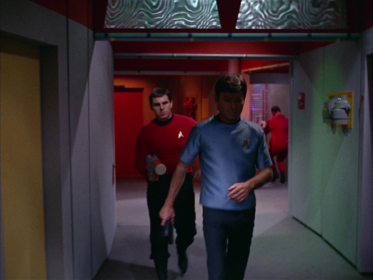 ariane179254_StarTrek_2x13_Obsession_2586.jpg