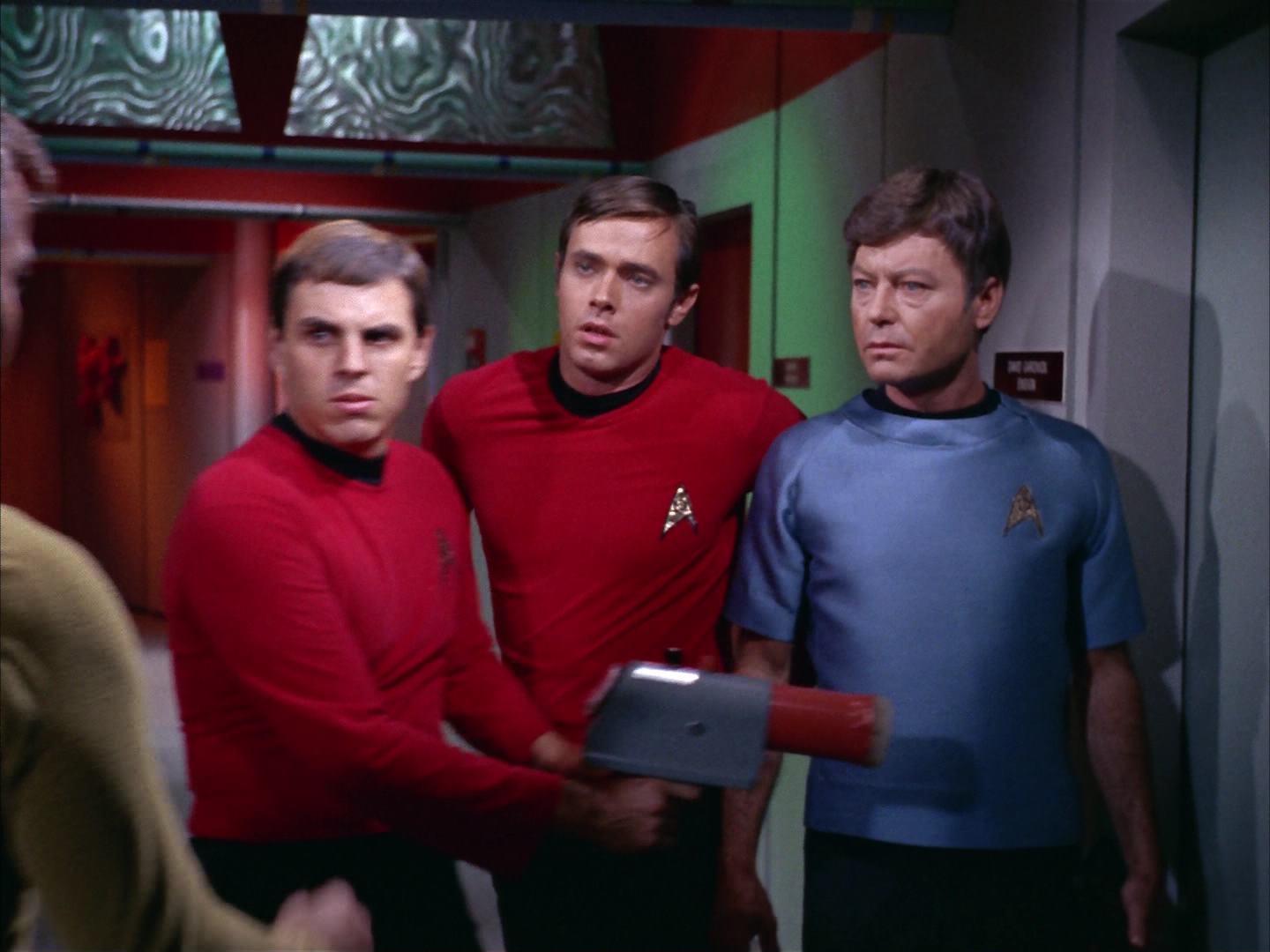 ariane179254_StarTrek_2x13_Obsession_2590.jpg