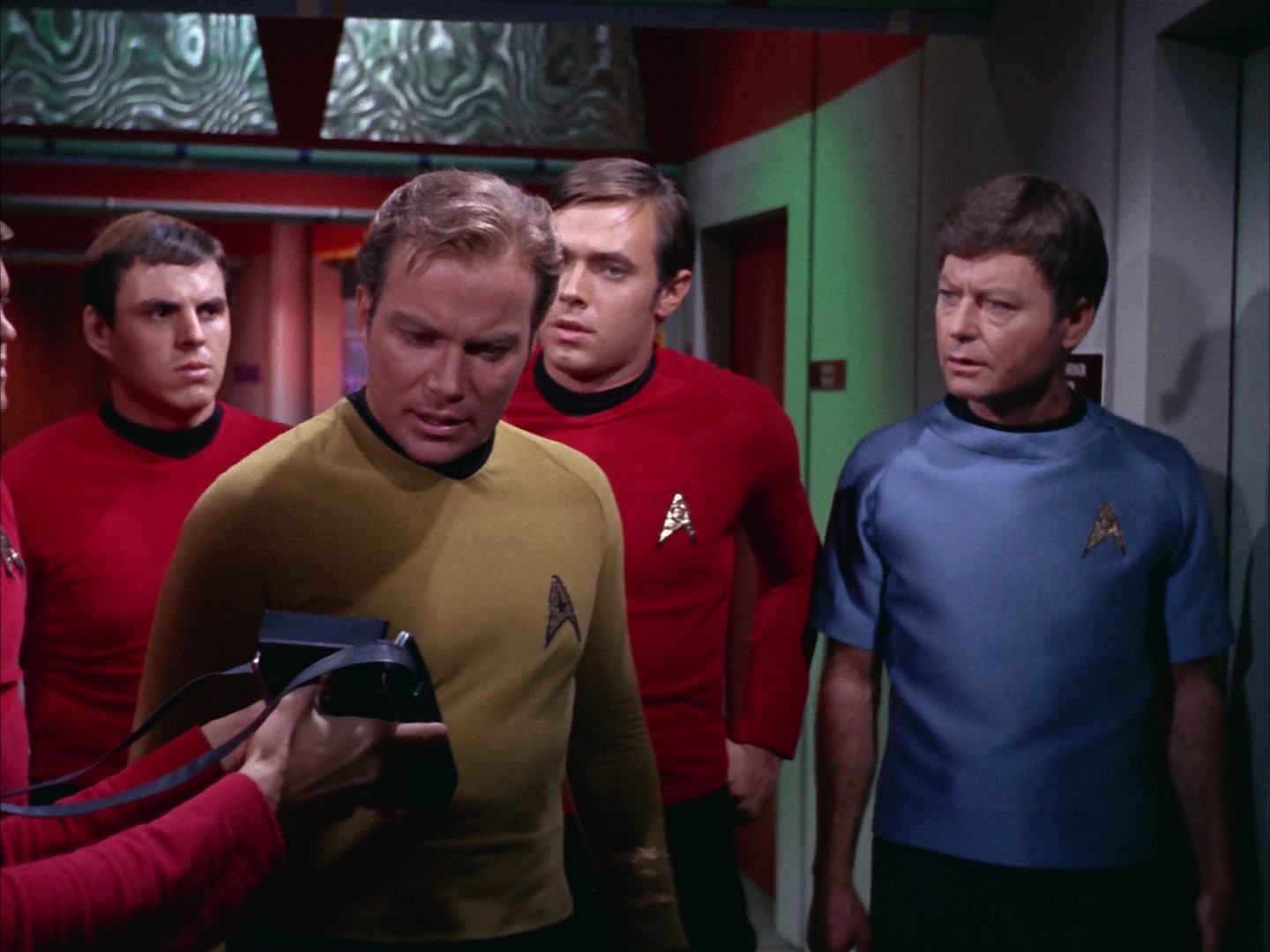 ariane179254_StarTrek_2x13_Obsession_2593.jpg