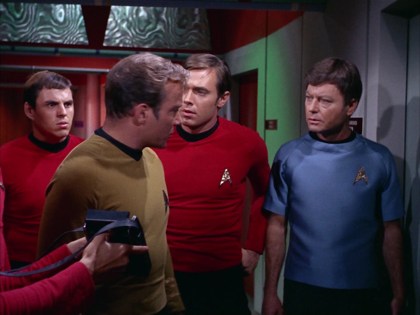 ariane179254_StarTrek_2x13_Obsession_2594.jpg