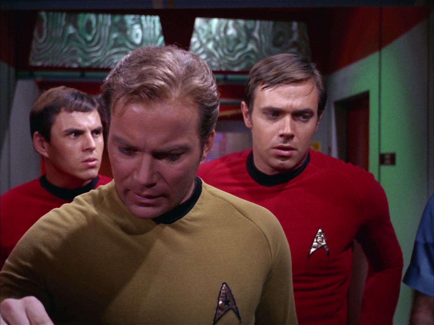 ariane179254_StarTrek_2x13_Obsession_2599.jpg