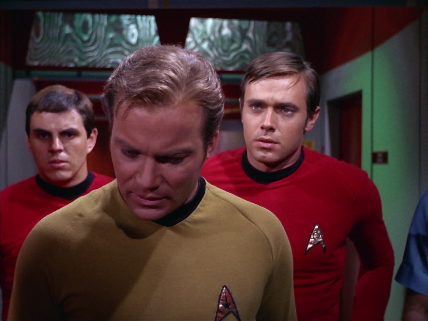 ariane179254_StarTrek_2x13_Obsession_2603.jpg