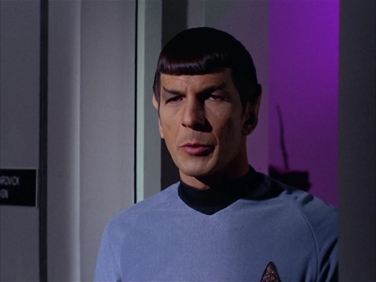 ariane179254_StarTrek_2x13_Obsession_2613.jpg