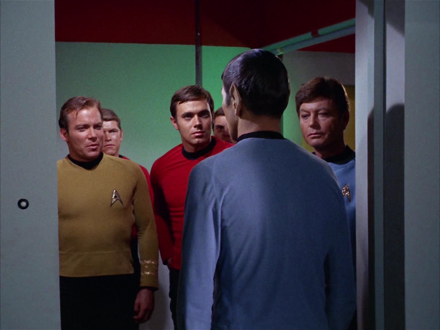 ariane179254_StarTrek_2x13_Obsession_2621.jpg