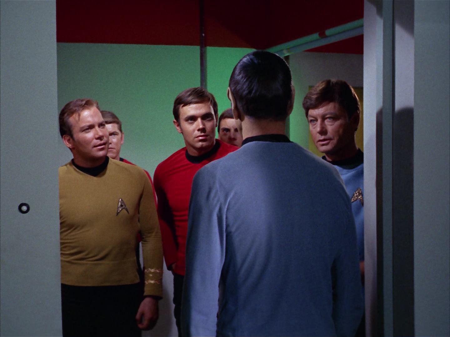 ariane179254_StarTrek_2x13_Obsession_2625.jpg