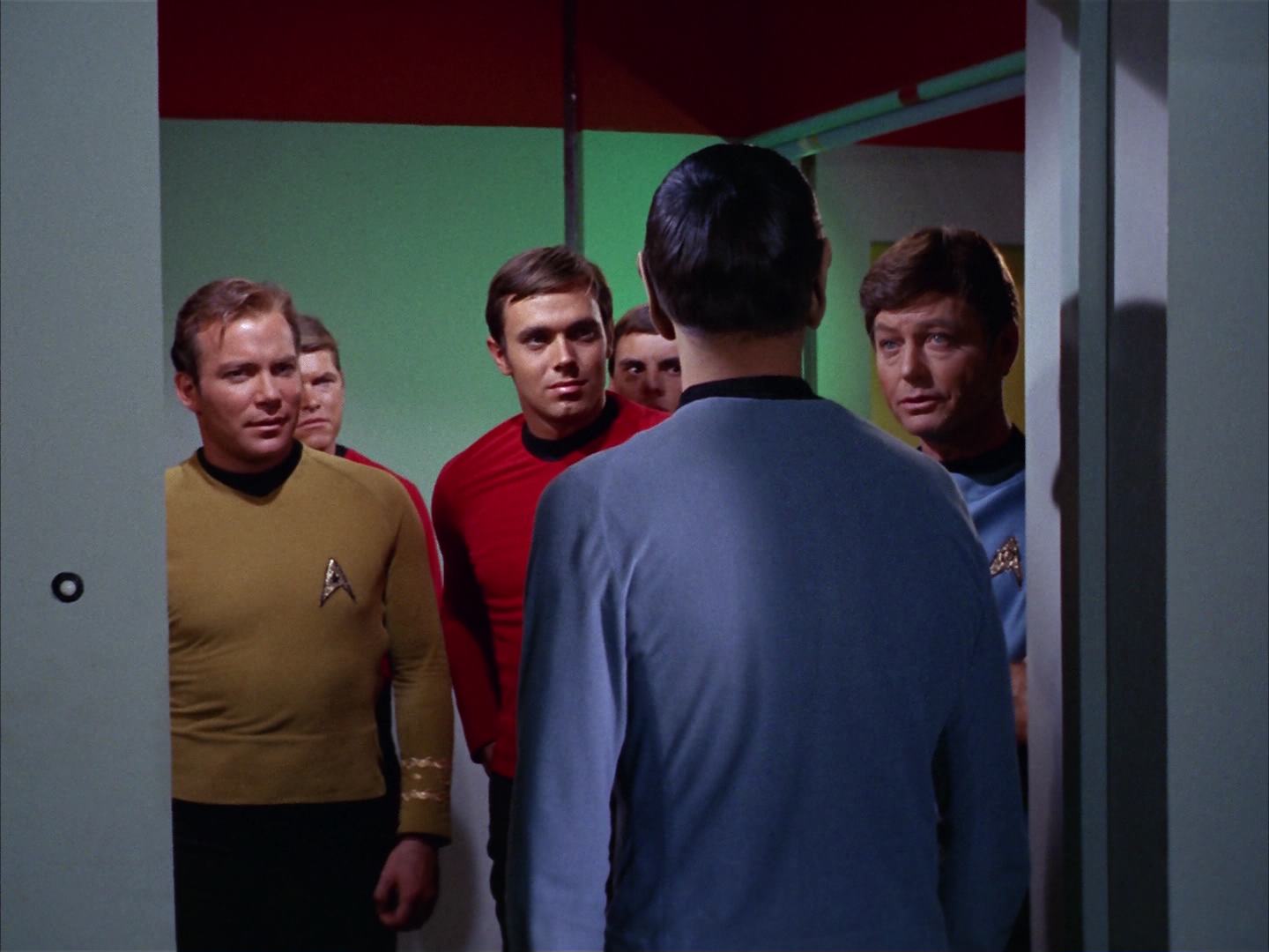 ariane179254_StarTrek_2x13_Obsession_2634.jpg