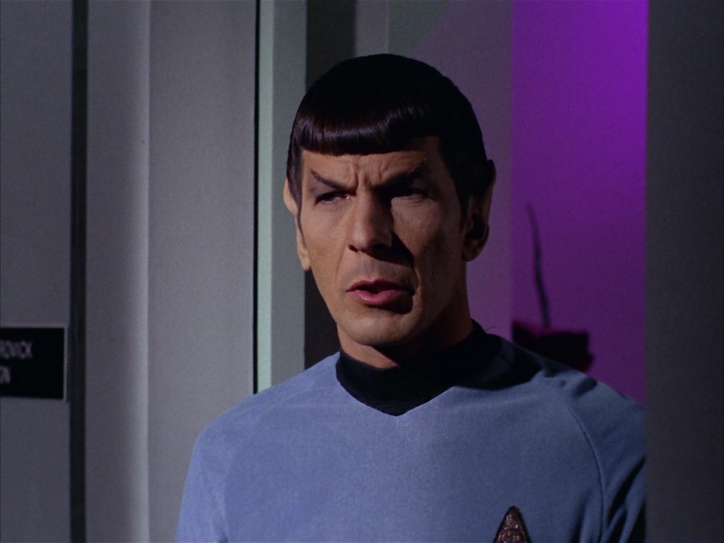 ariane179254_StarTrek_2x13_Obsession_2636.jpg