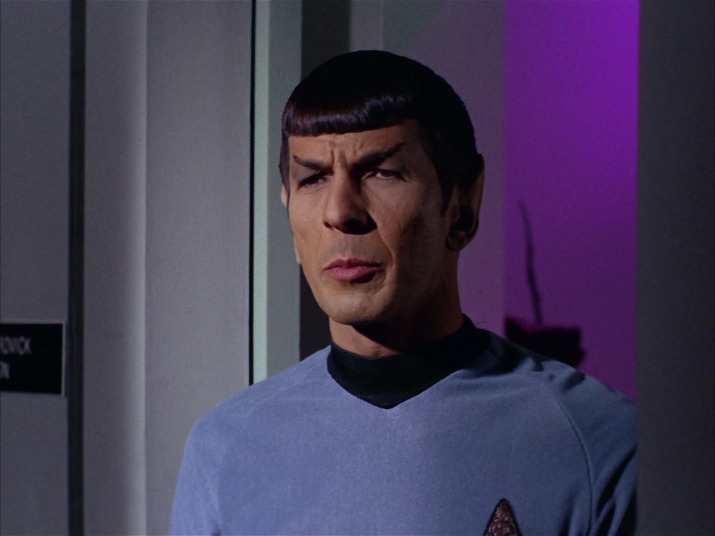 ariane179254_StarTrek_2x13_Obsession_2637.jpg