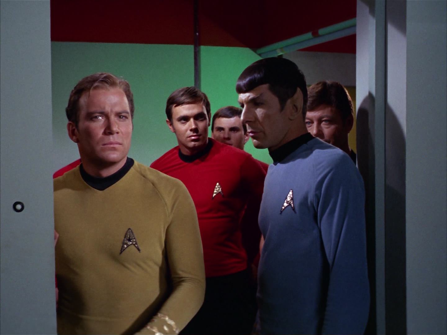ariane179254_StarTrek_2x13_Obsession_2642.jpg